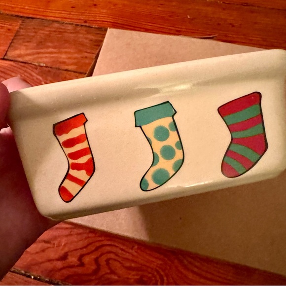 Two Holiday Themed Ceramic Mini Loaf Pans Stockinggs & Wreaths Garden Ridge - Picture 6 of 12